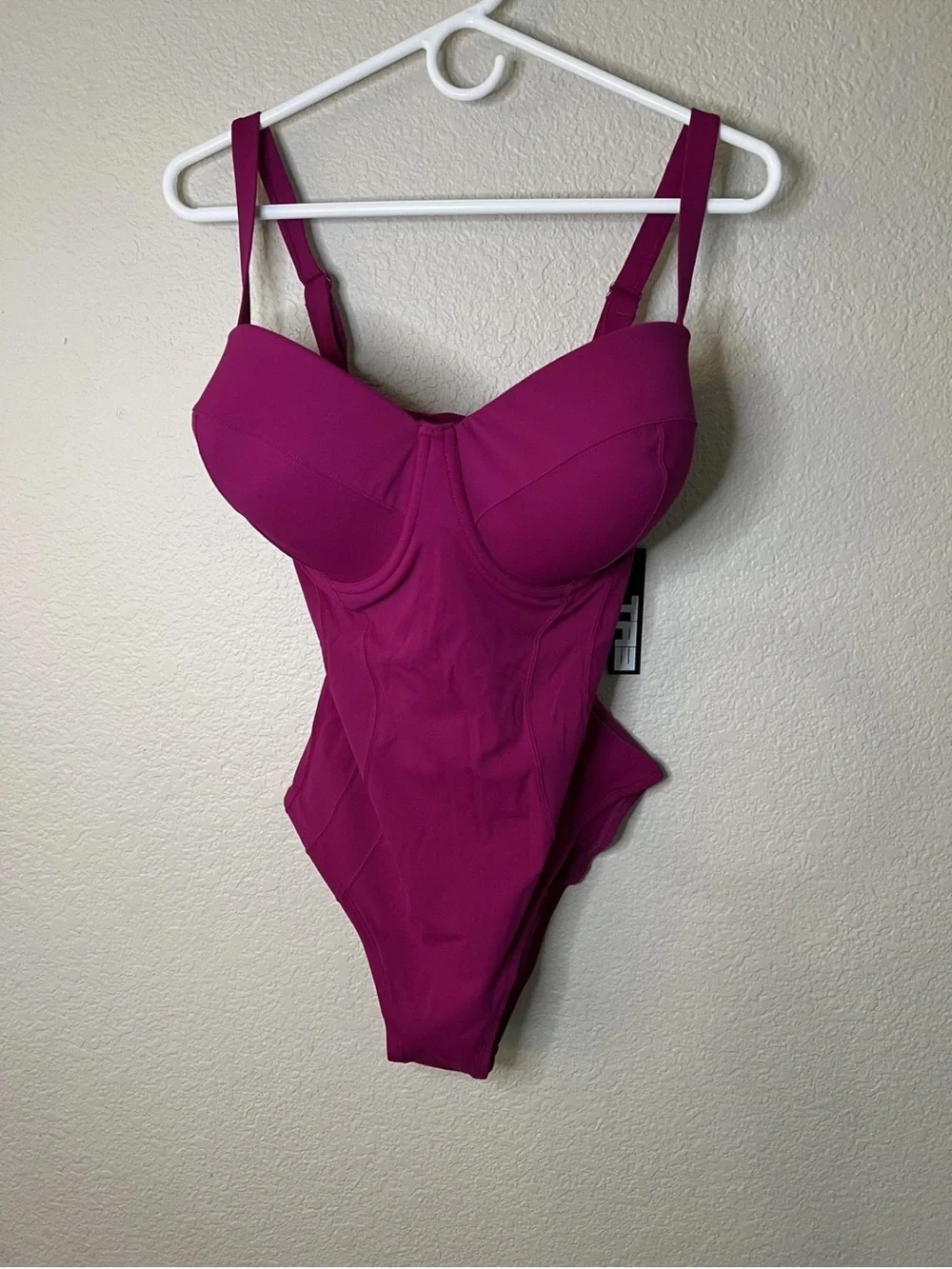 TA3 | NWT Lushy XL Short Full Coverage Cup size J/K in Berry