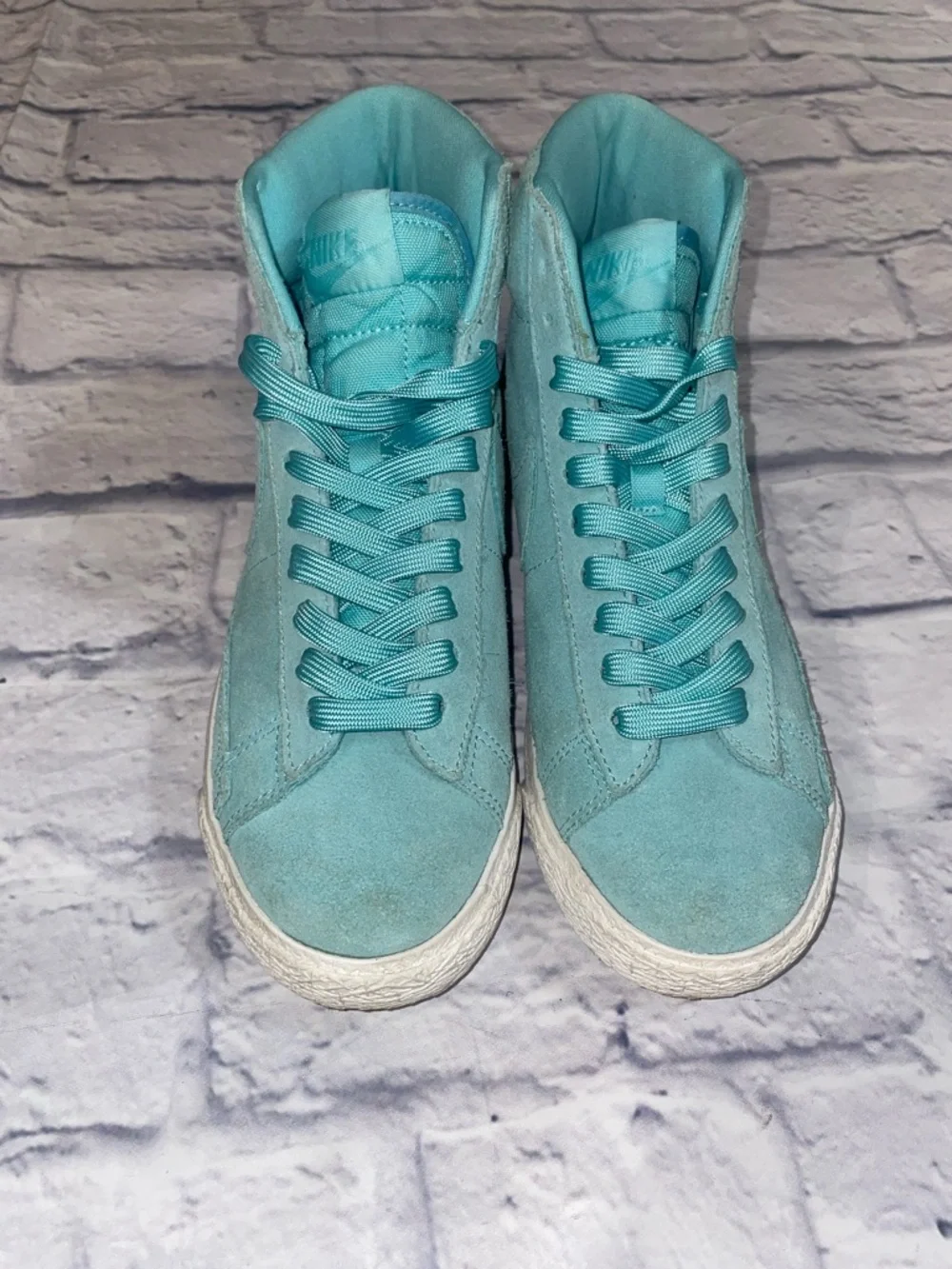 Nike green” mid