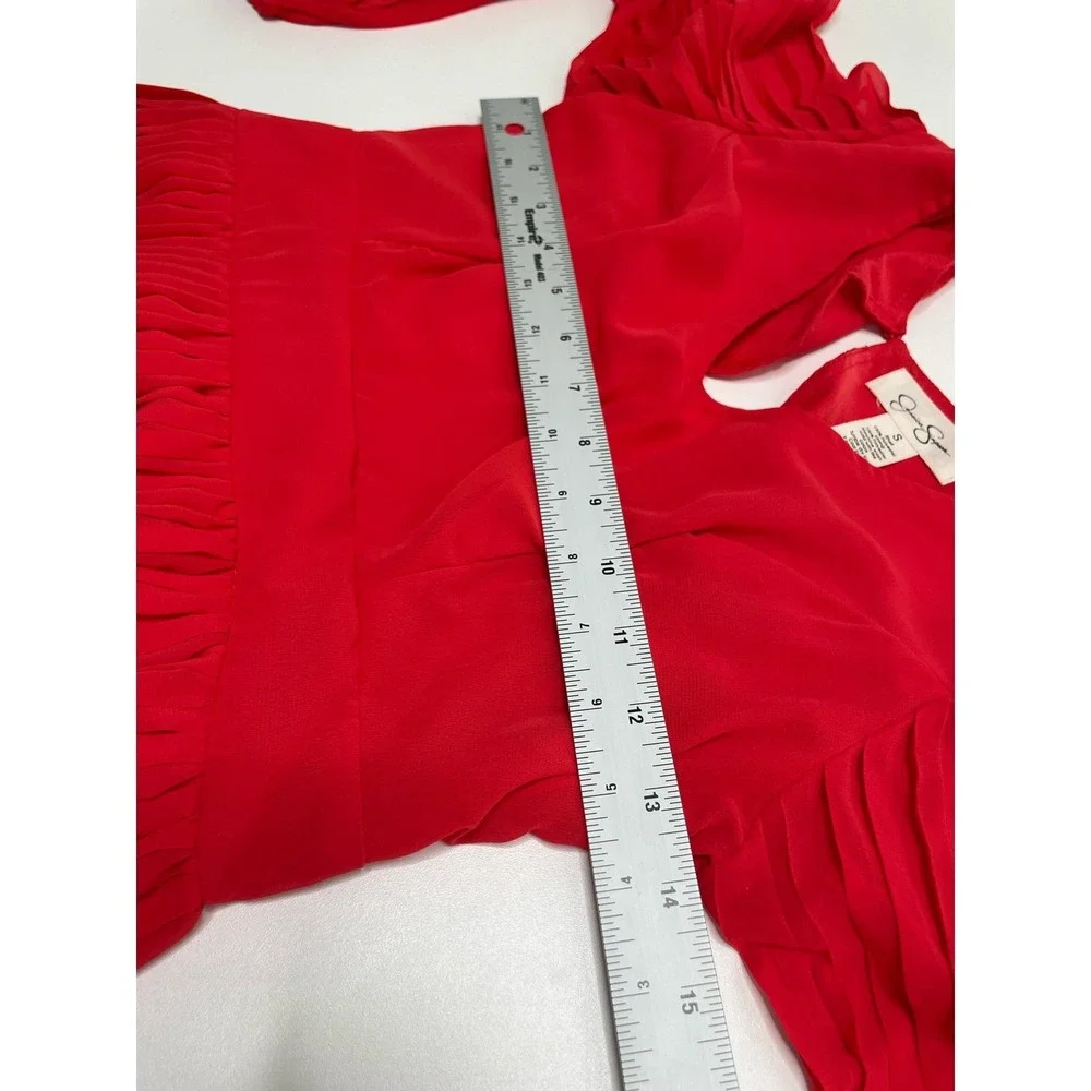 Jessica Simpson polyester or pleating