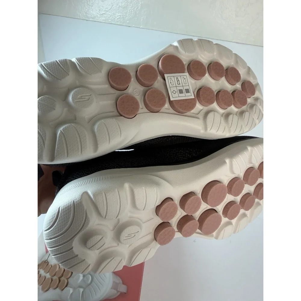 Skechers go walk