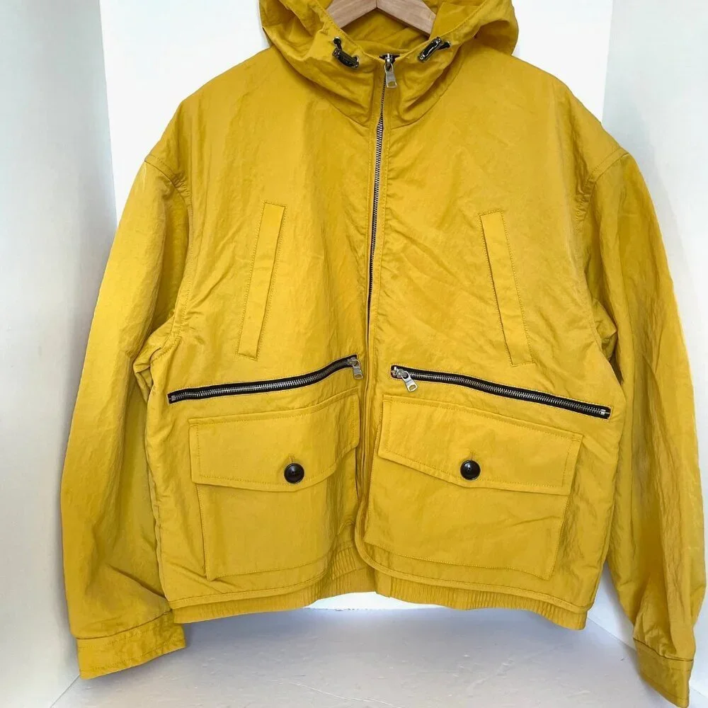 Banana Republic legend returns