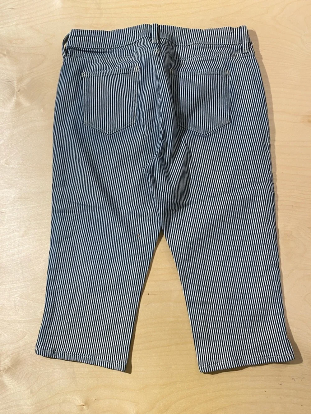 St. John’s Bay Striped Navy and White Cropped Pants 12P (RB)