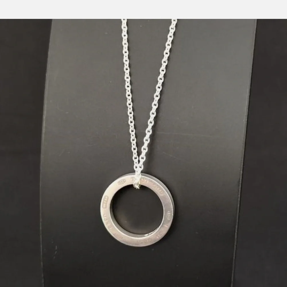 Tiffany & Co. chic circle