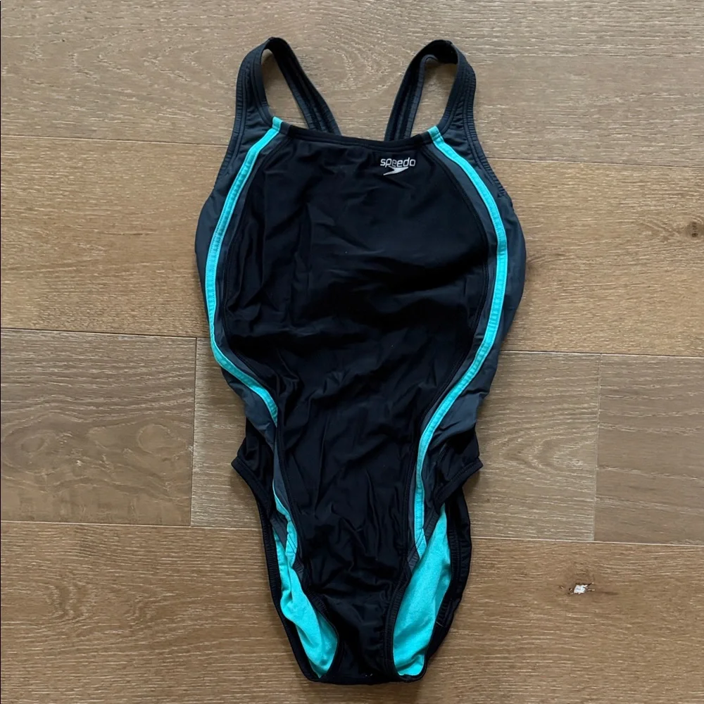 Speedo excellent size