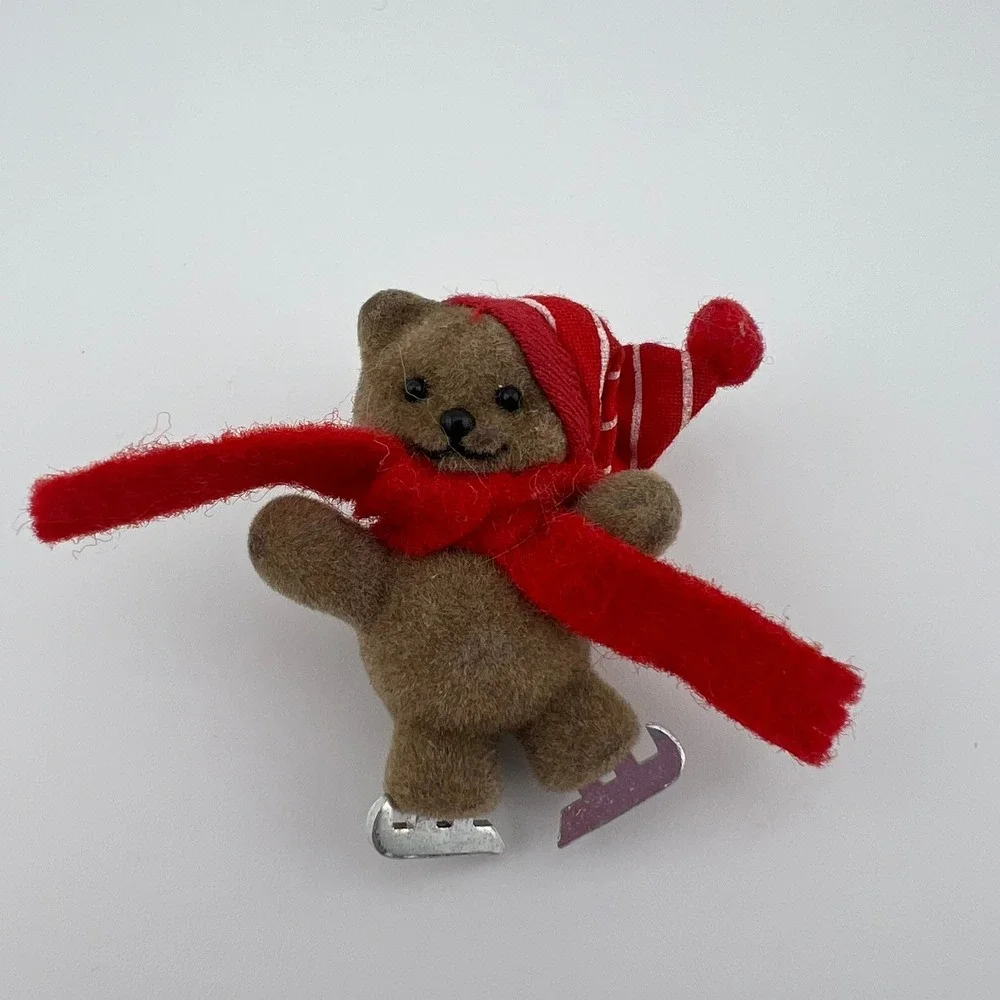 Vintage Flocked Teddy Bear Ice‎ Skater Brooch Red Scarf Winter Hat Pin 2