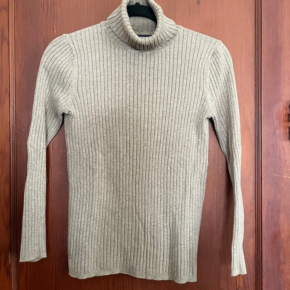 GAP Ribbed Turtleneck Sweater in Light Taupe