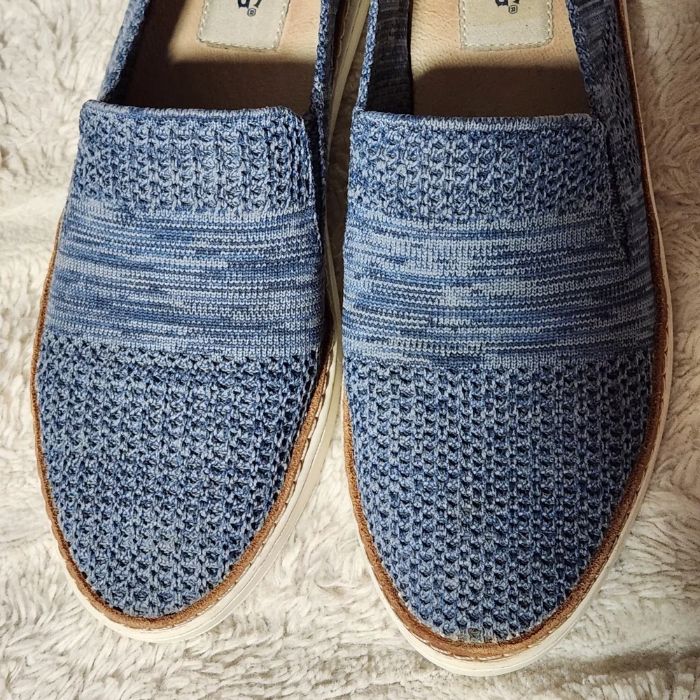 UGG Sammy Cushioned Slip-On Sneakers Women’s Sz 7 Blue Heather Loafers Comfort