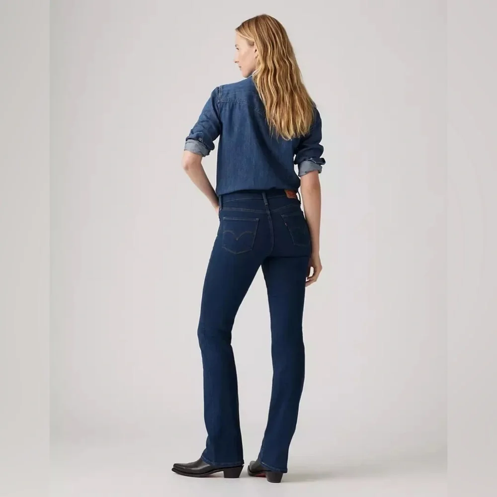 Levi’s 315 Shaping Bootcut in Dark Wash size 28