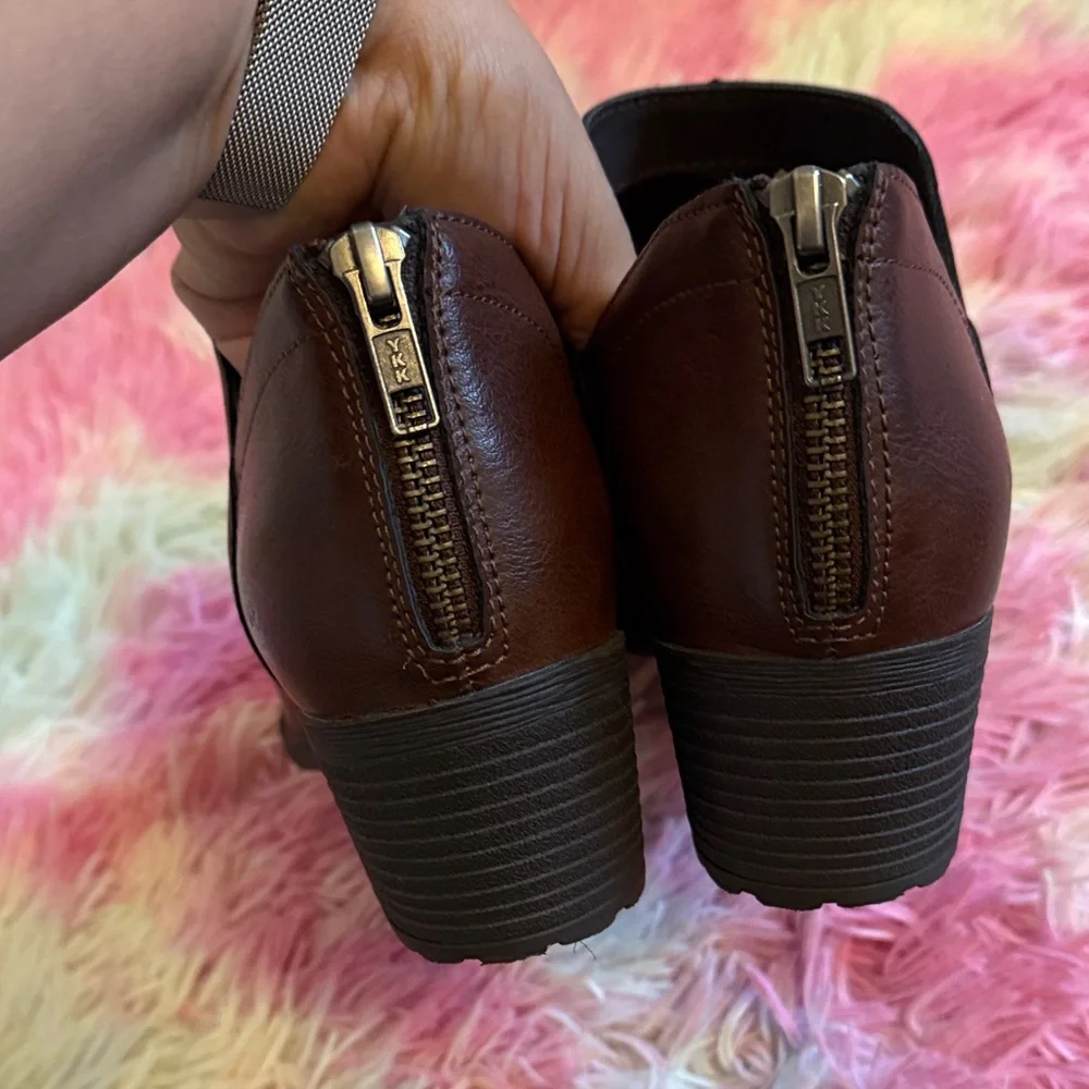 b. ø. c both boots step