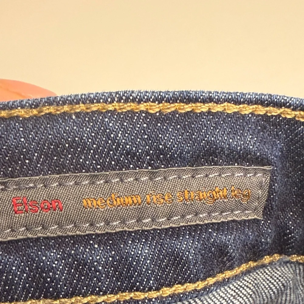 Women's Straight Leg, medium rise Jeans - Blue