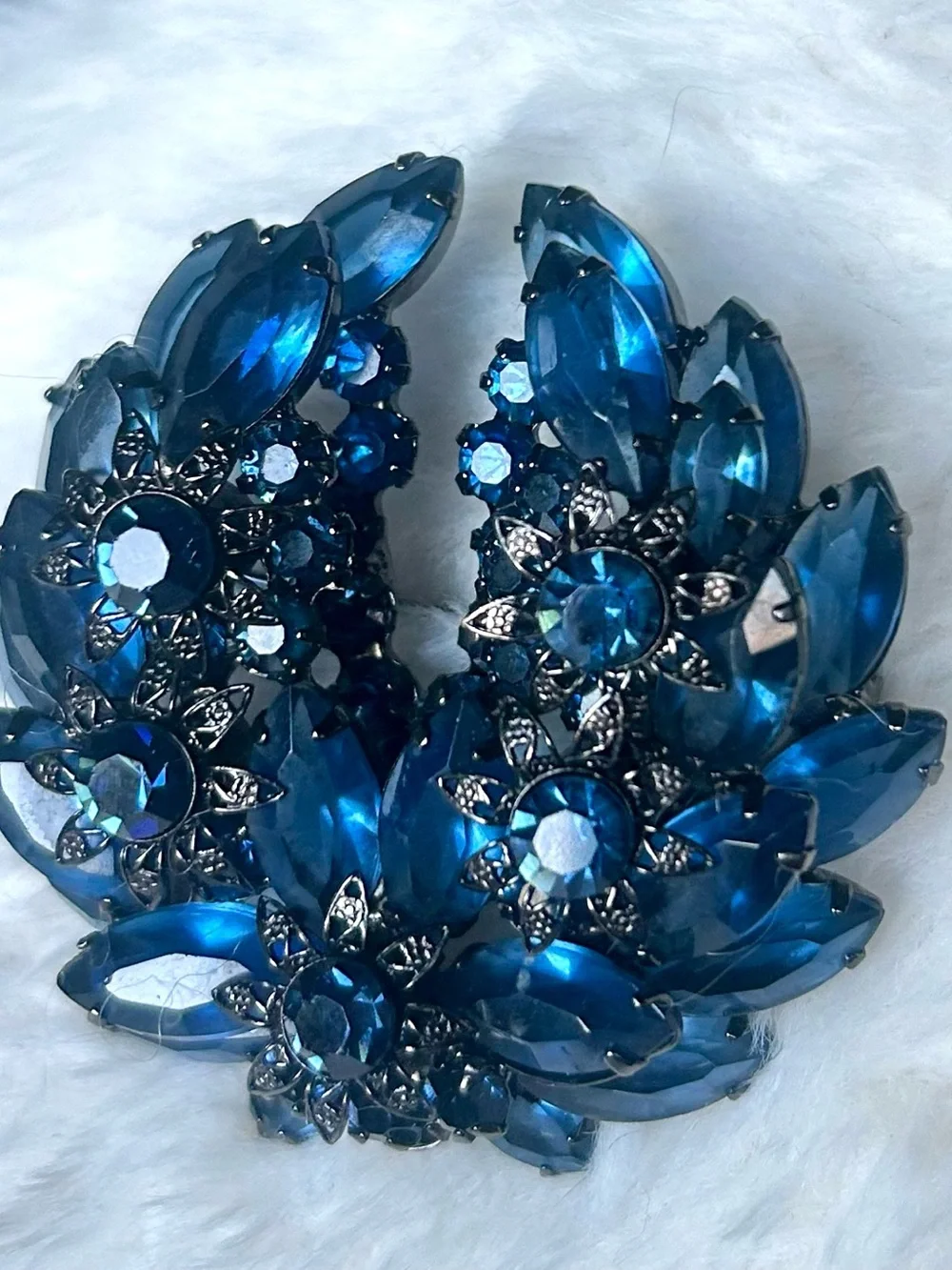 DeLizza & Elster (Juliana) Cobalt Blue Crystal Floral Cluster Style Brooch