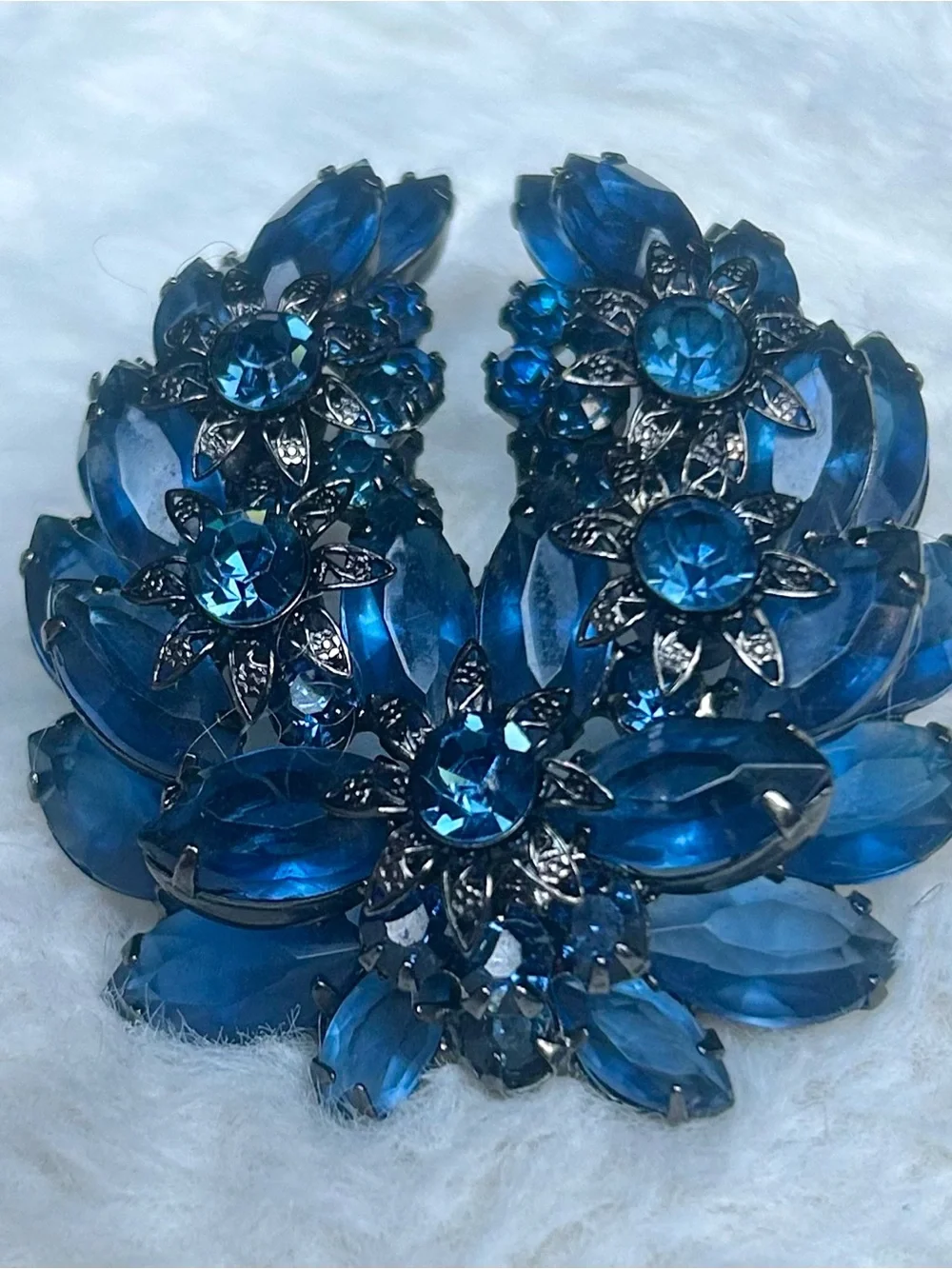 DeLizza & Elster (Juliana) Cobalt Blue Crystal Floral Cluster Style Brooch