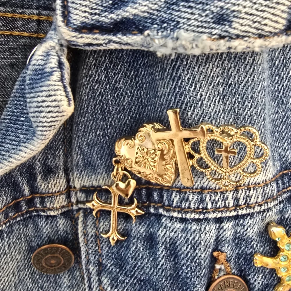 FREE PEOPLE Harmony Brooch Heart Cross Charms Gold Tone Pin NWT
