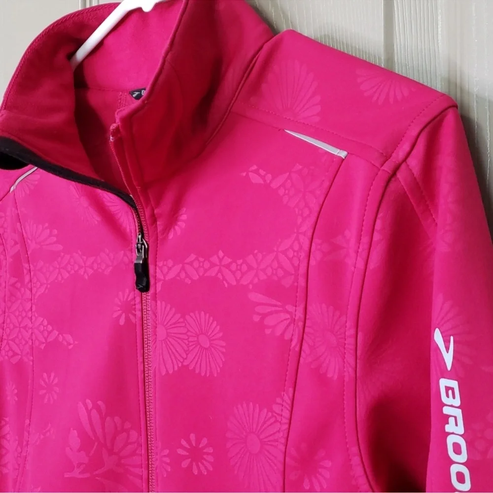 Brooks dynamic jacket