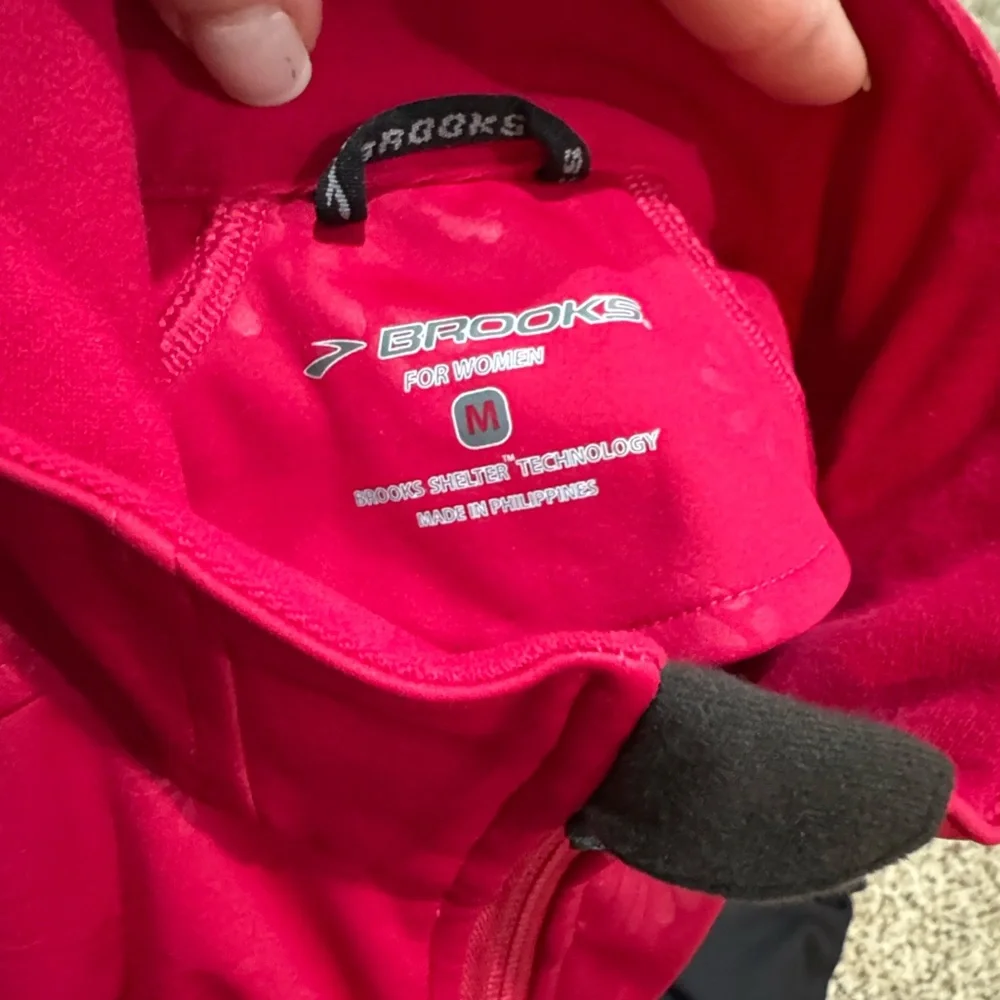 Brooks dynamic jacket