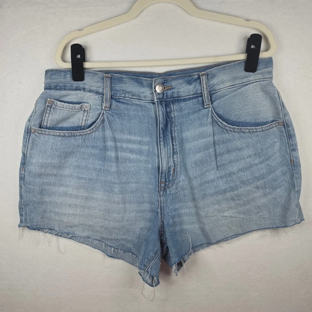 Aeropostale Mom Short Size 14 Light Wash Denim High Rise Frayed Hem