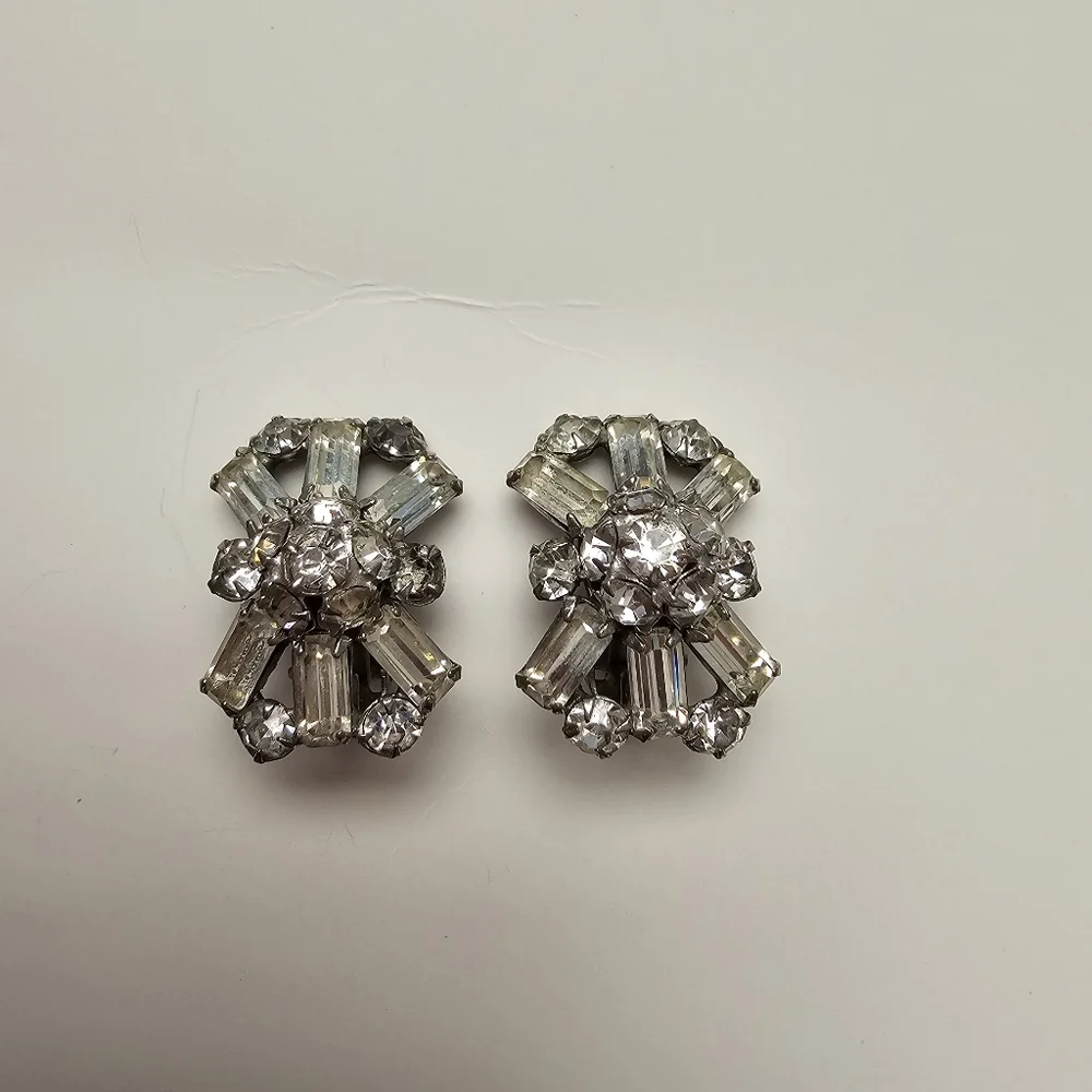 Vintage 1950s Rhinestone Baguette Cluster Clip-On Earrings - Mid-Century Glamour