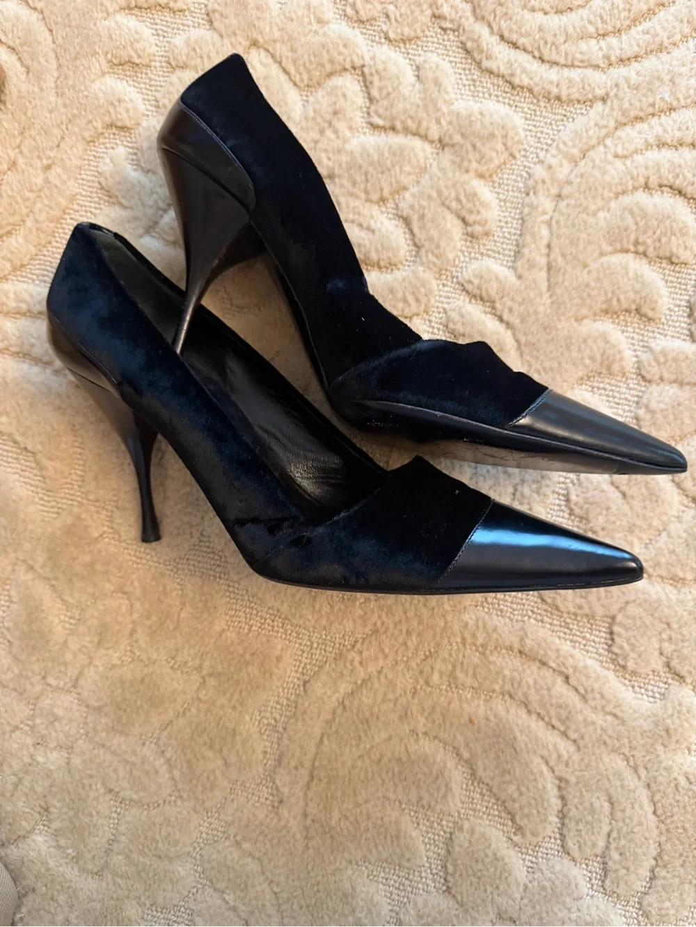 Prada pointed 39 tear