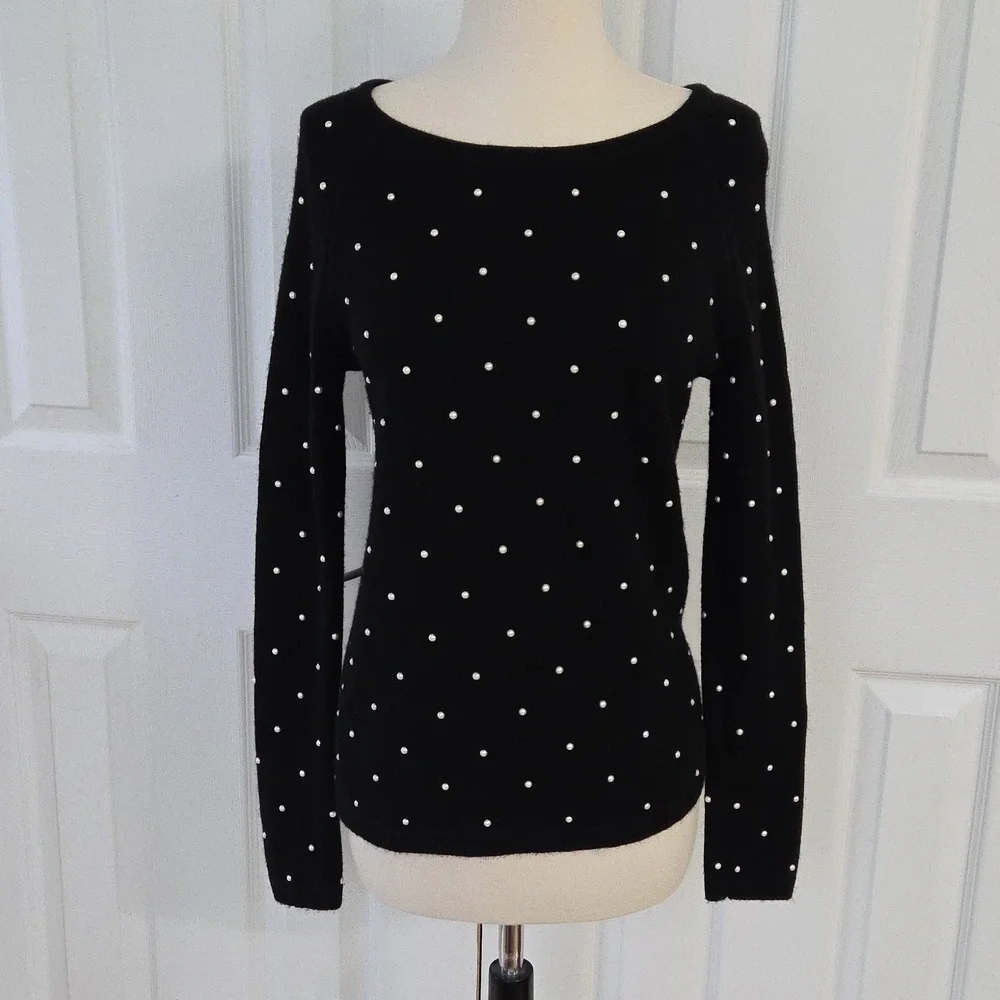 INCASHMERE SOFT BLACK SWEATER WITH FAUX PEARL EMBELLISHMENTS SMALL
