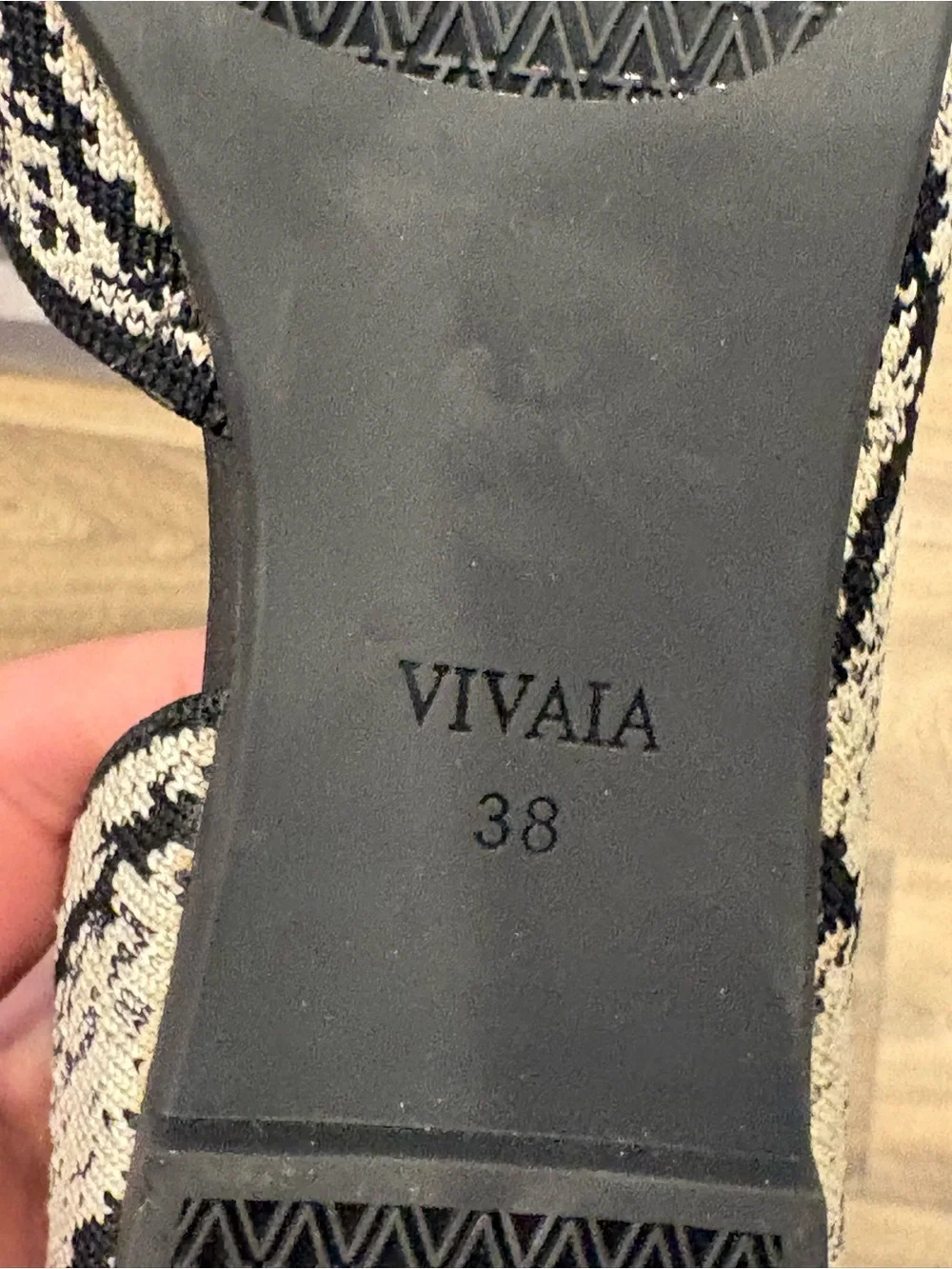 Vivaia aria walker
