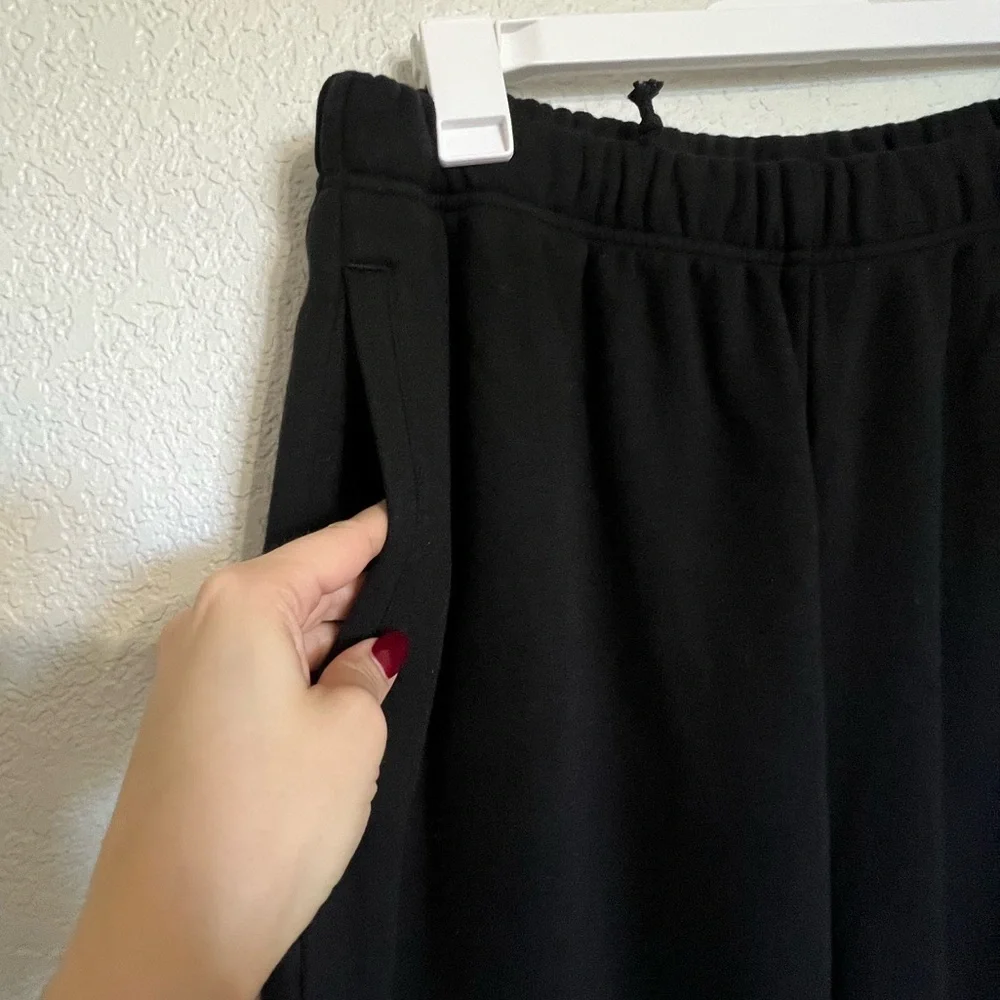 SKIMS sweatpants measurements has