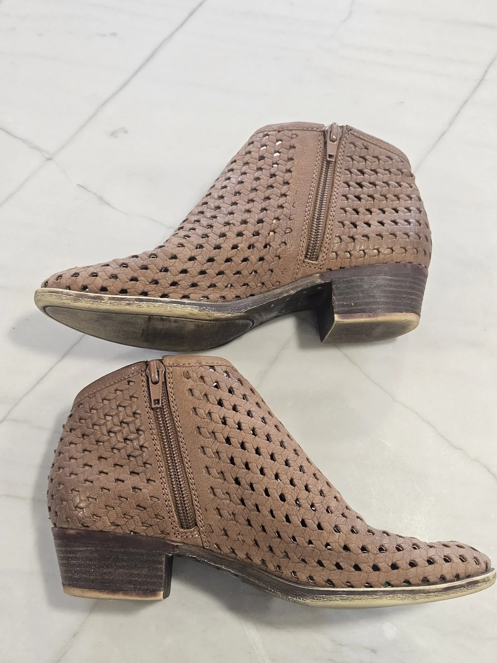Lucky Brand block leather lucky