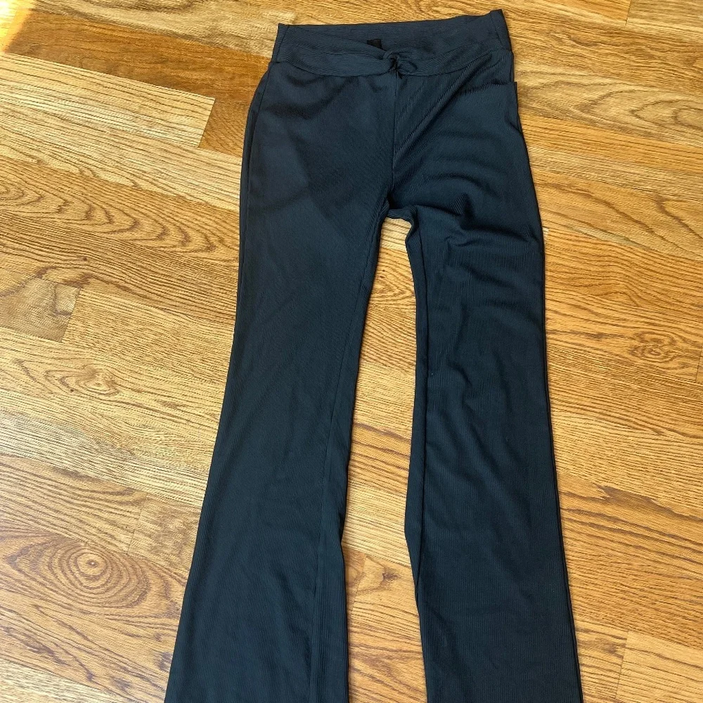 Shein Black Ribbed Flare Leggings Women's size M/US 6/EU 38