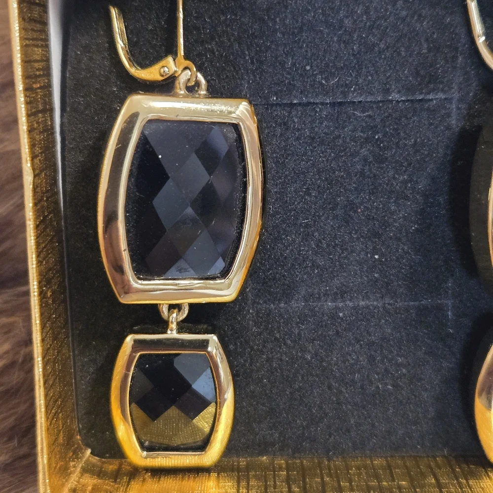 Elegant Geometric Shaped Gold and Black Drop Pierced Earrings
