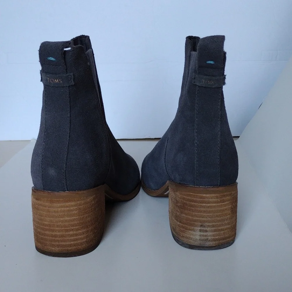 Toms elegant suede