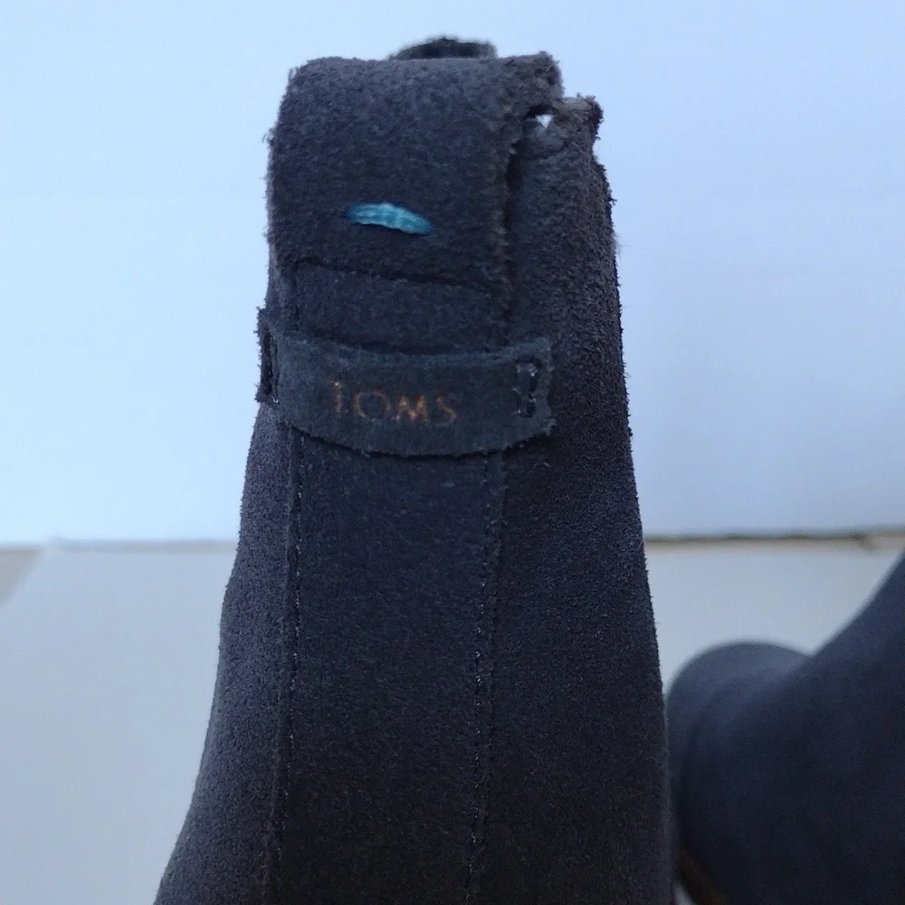 Toms elegant suede