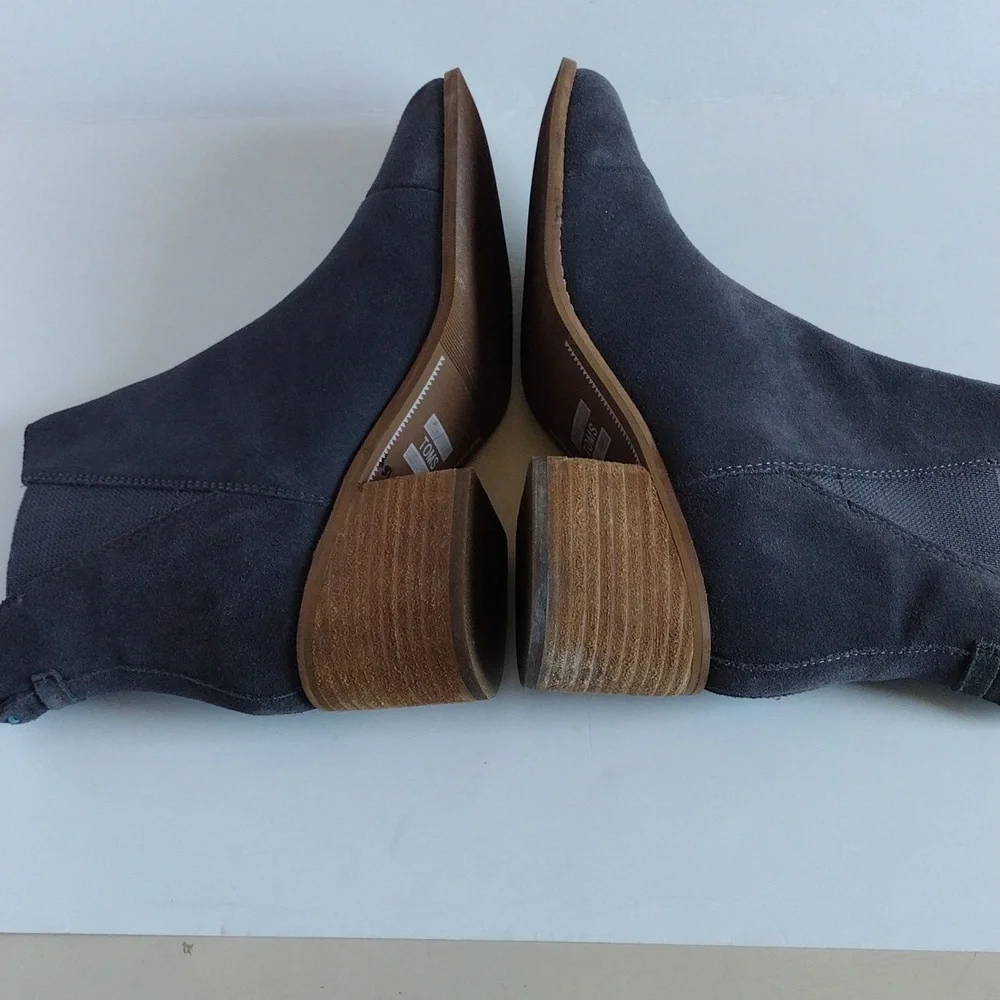 Toms elegant suede
