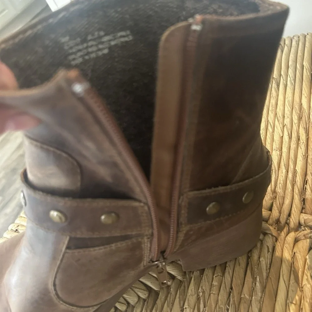 Brown Moto Distressed Leather Ankle Booties Size 8M Zip B.O.C. Born of Concept