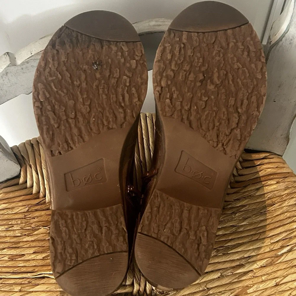 Brown Moto Distressed Leather Ankle Booties Size 8M Zip B.O.C. Born of Concept