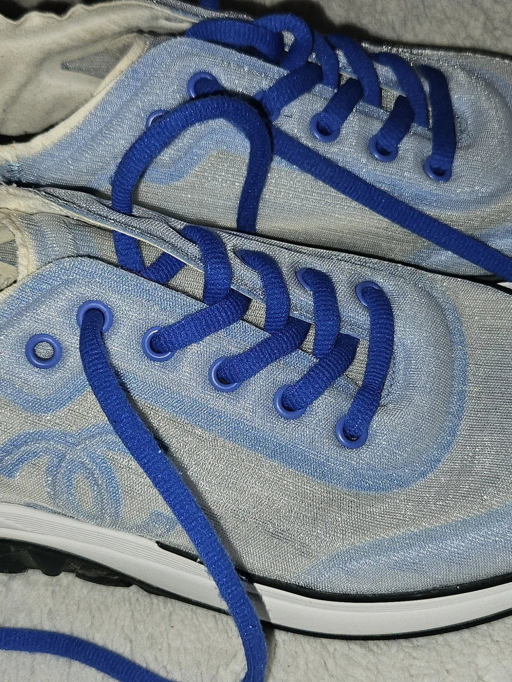 CHANEL fashionable sneakers