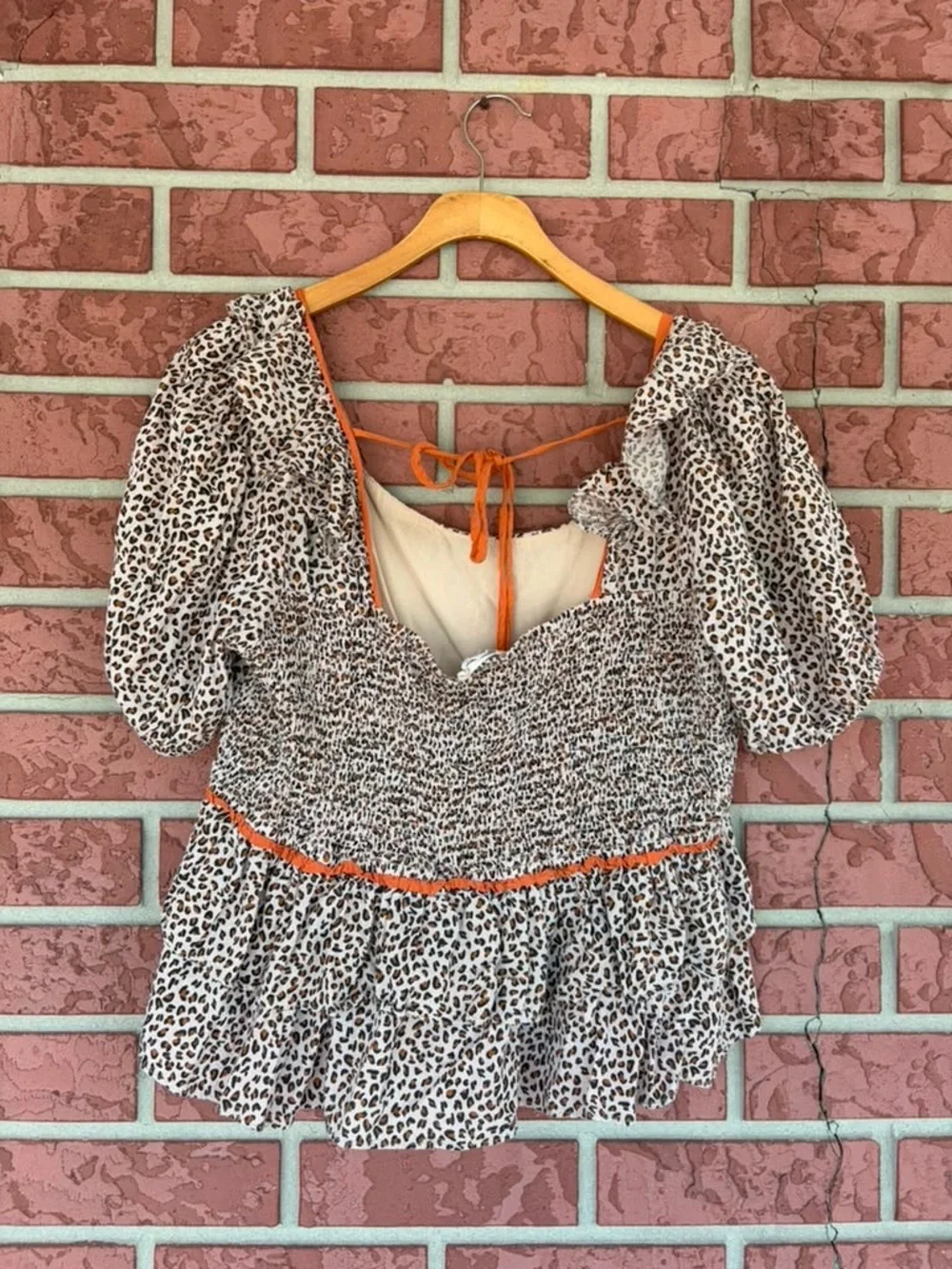 eesome lightweight leopard