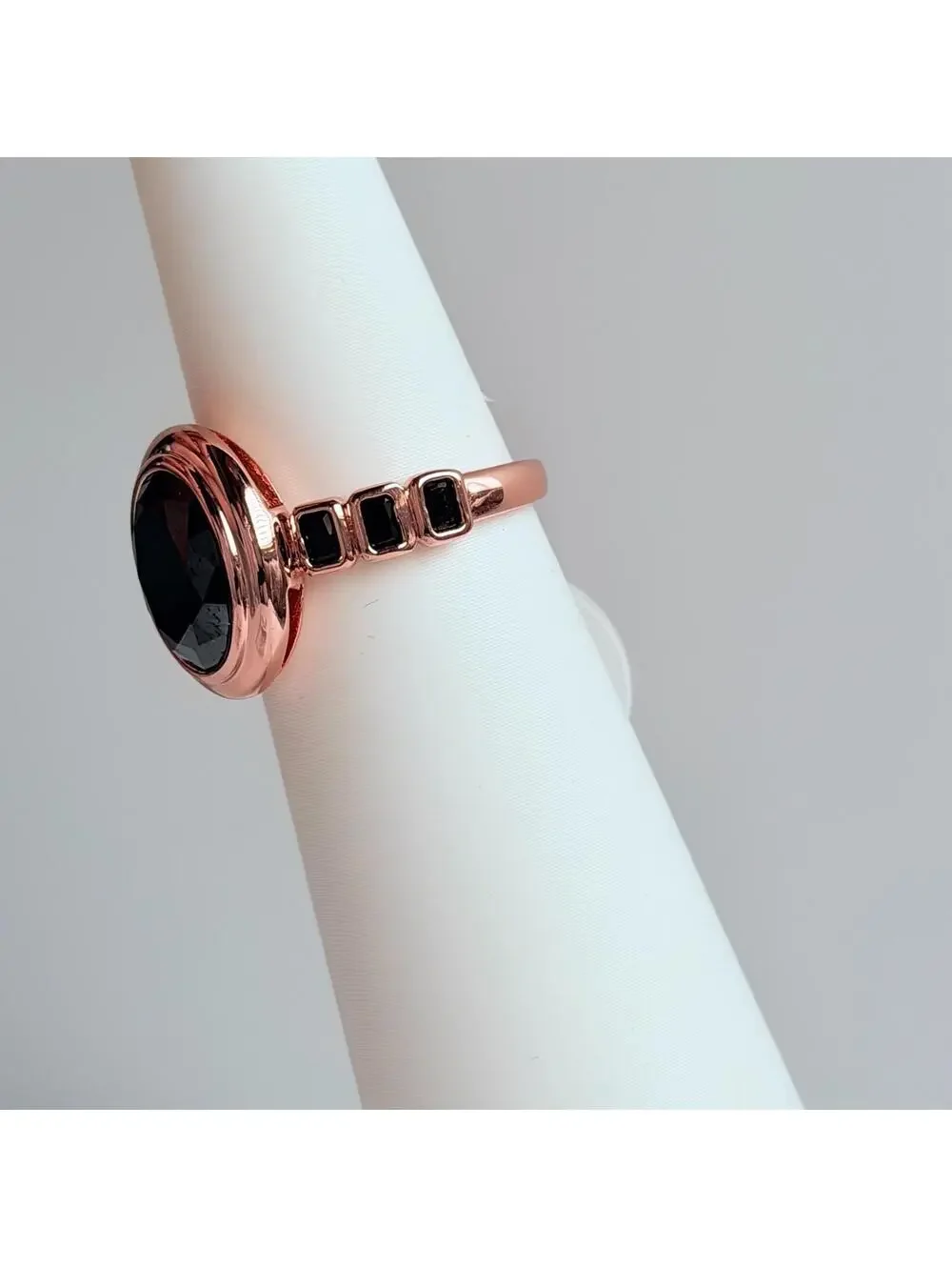 N/A ring gold