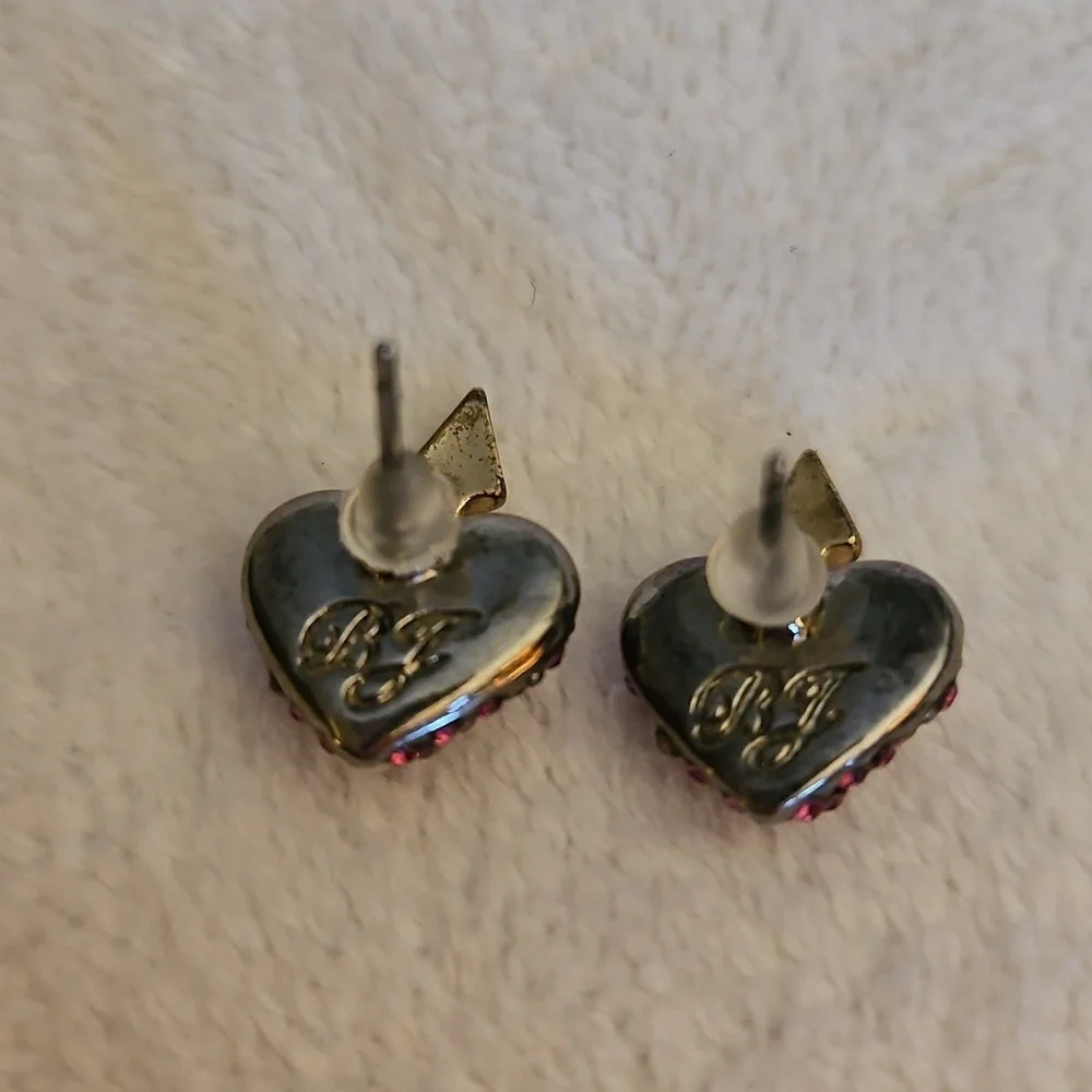 Betsey Johnson arrows missing bottom