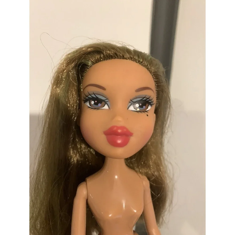 Bratz Tokyo A Go Go Yasmin Doll Only Nude With Shoes Green Hair Highlights