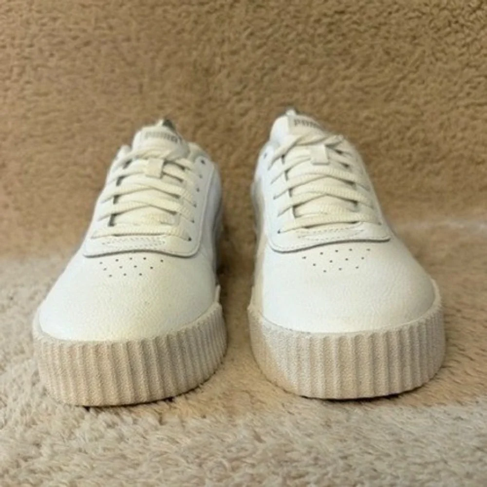 Puma carina white
