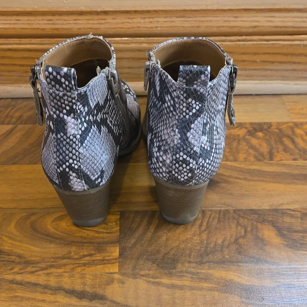 Universal Thread snakeskin look