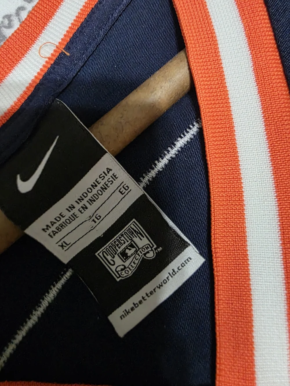 Nike tag bright outerwear