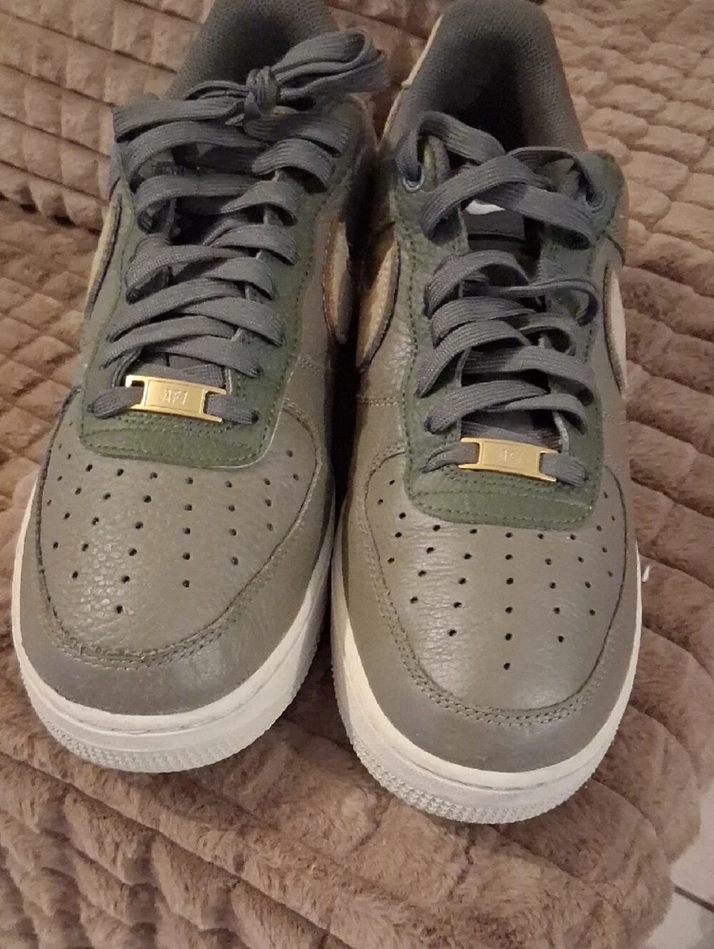 Nike stylish low