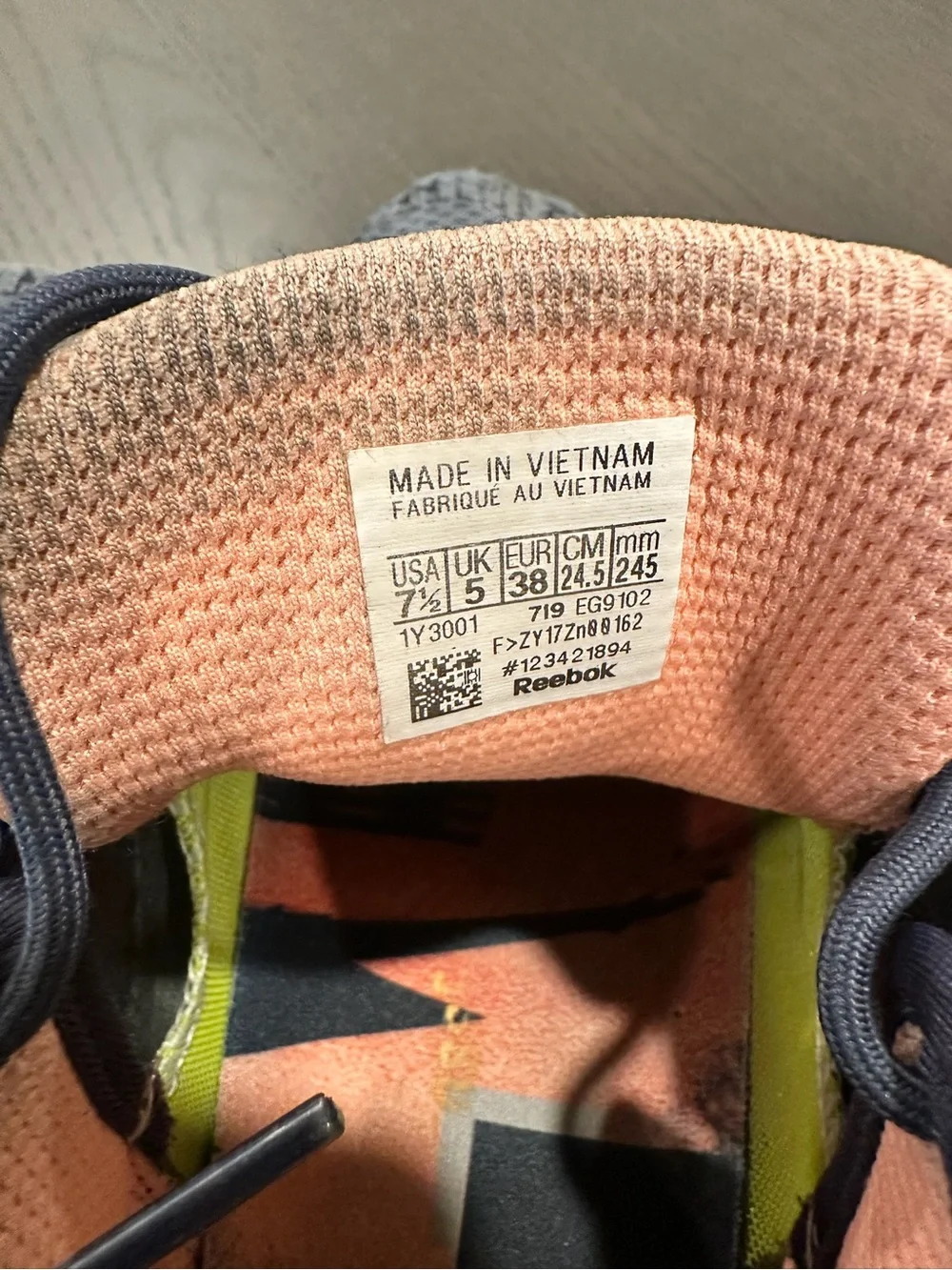 Reebok accents peach airflow
