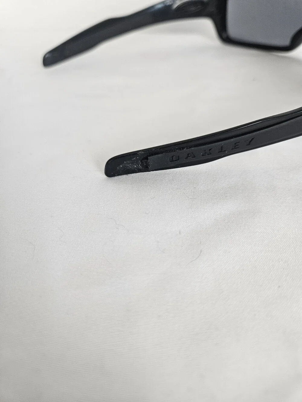 Oakley men black