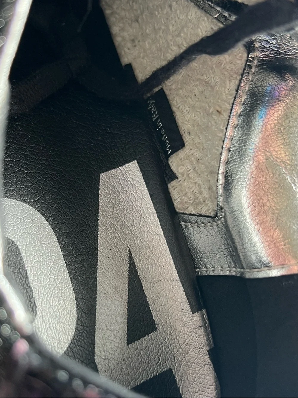 P448 black glitter