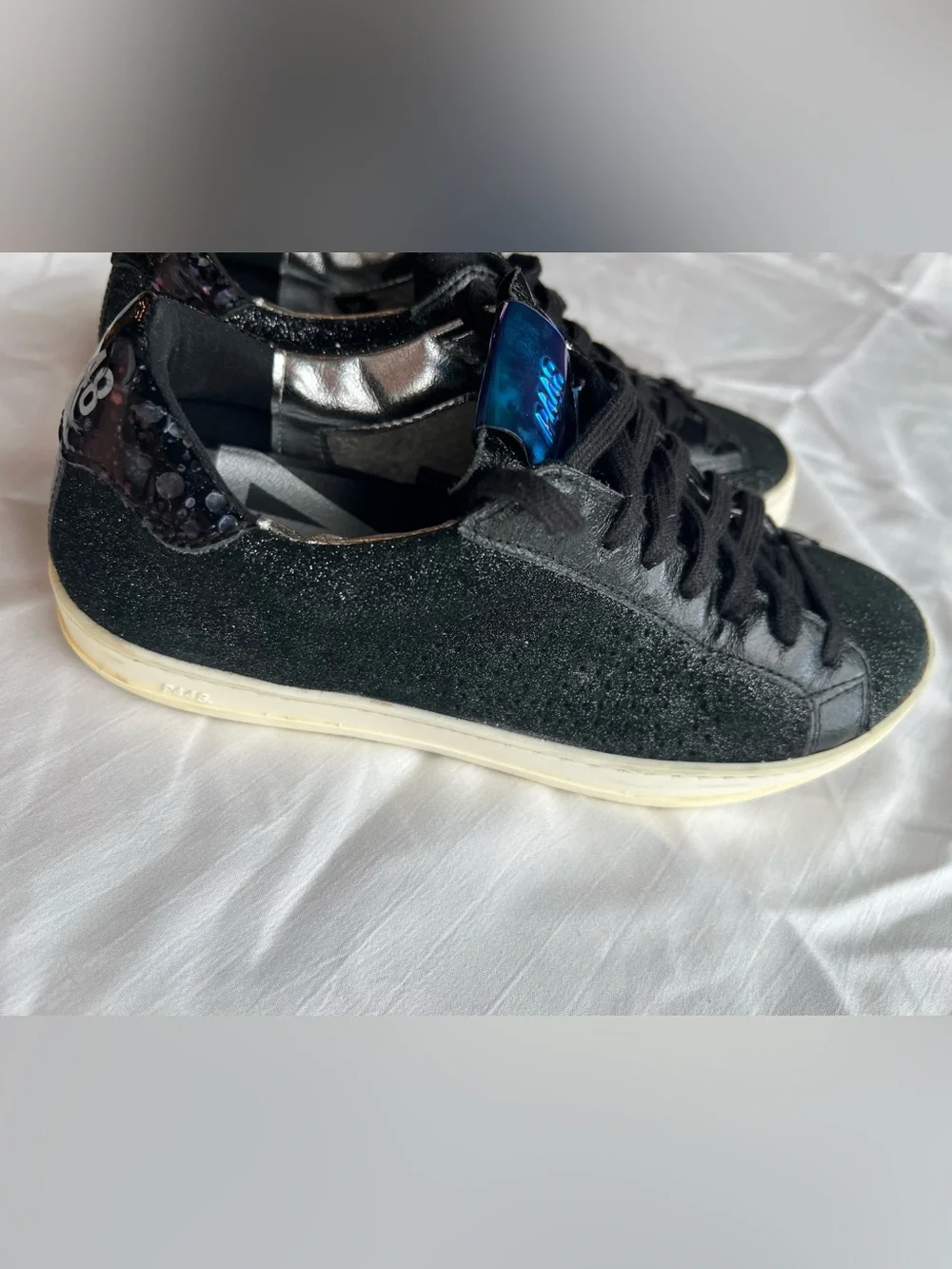 P448 black glitter
