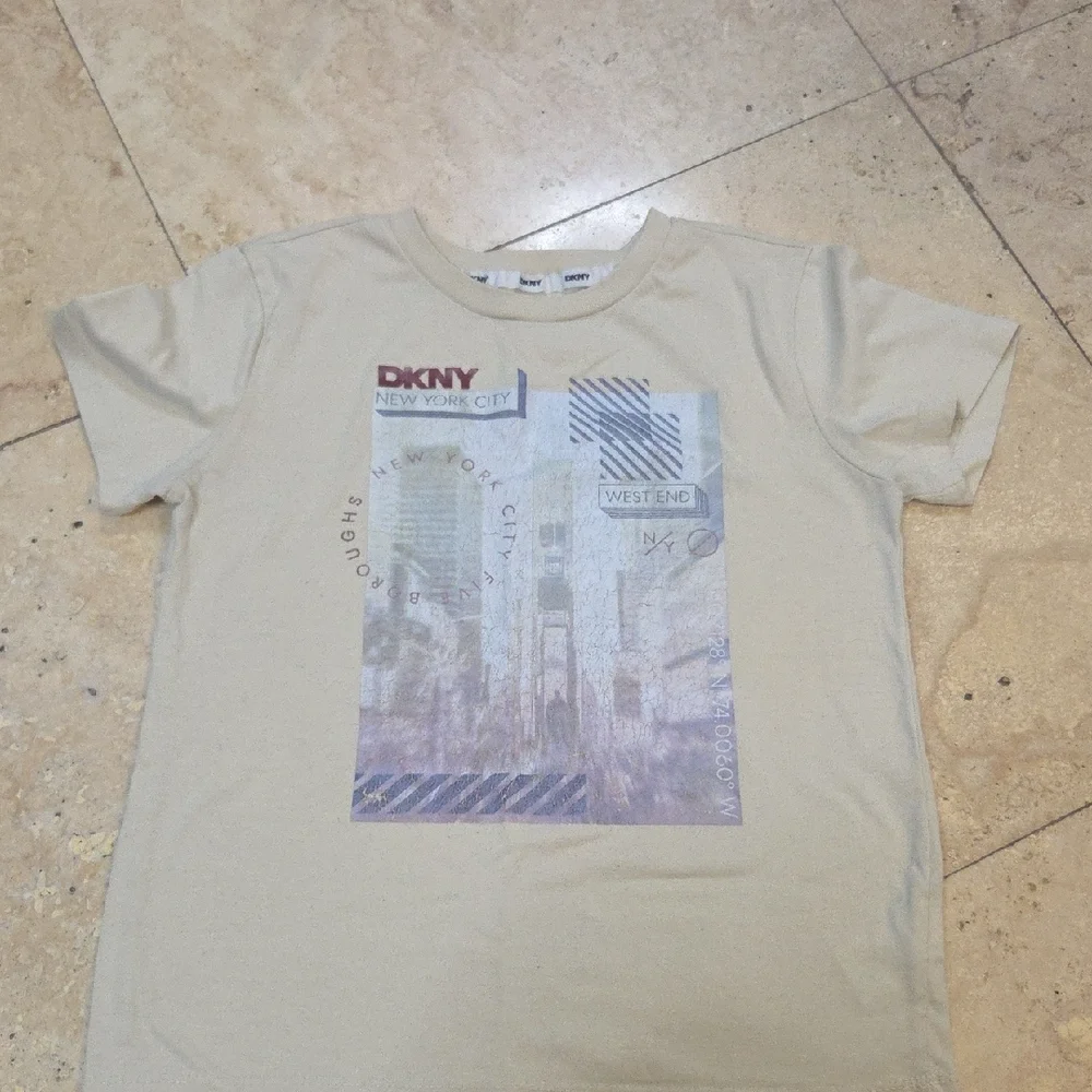 DKNY Men’s Beige Graphic Tee - New York City Print
