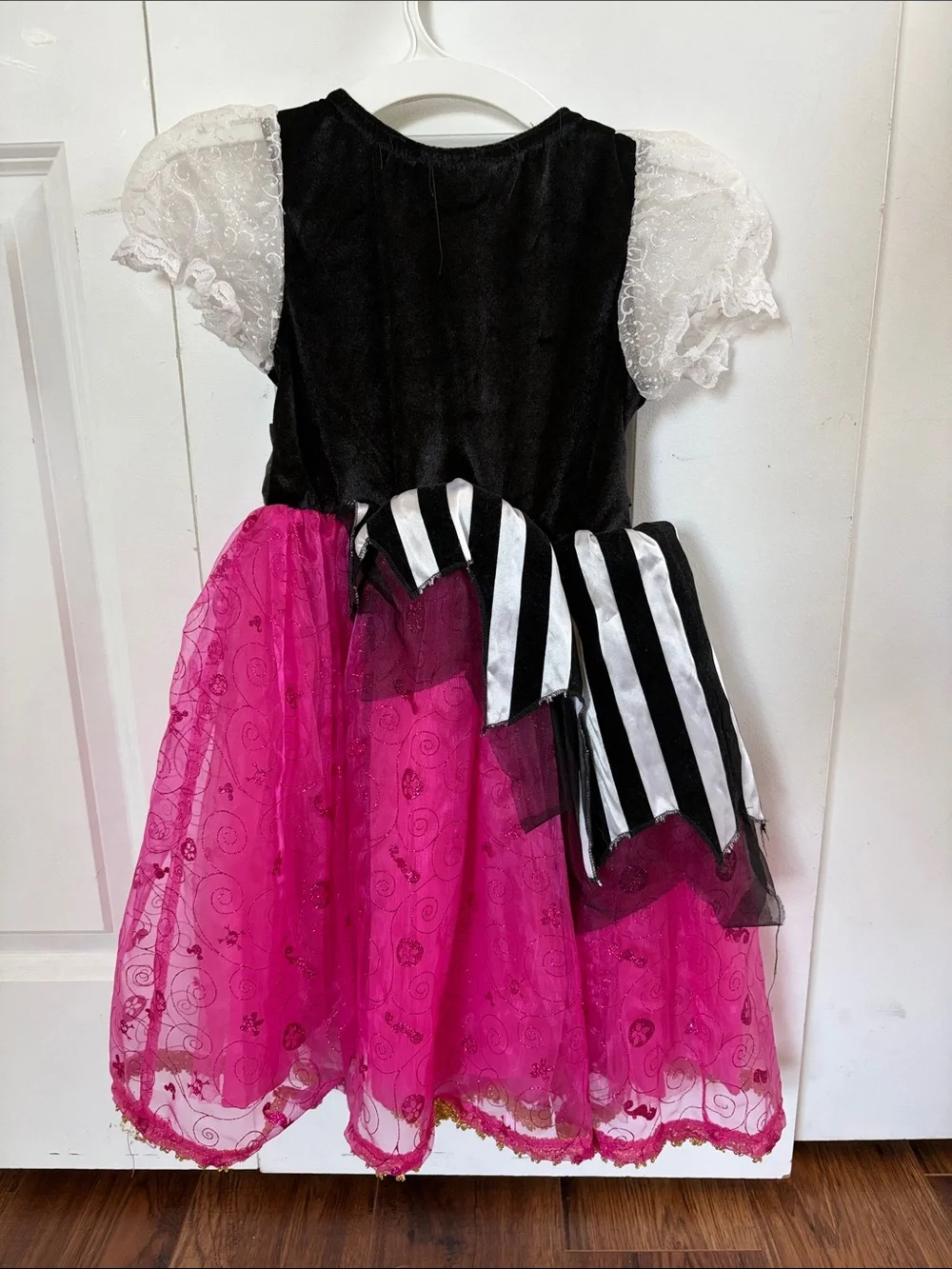 Disney detail black