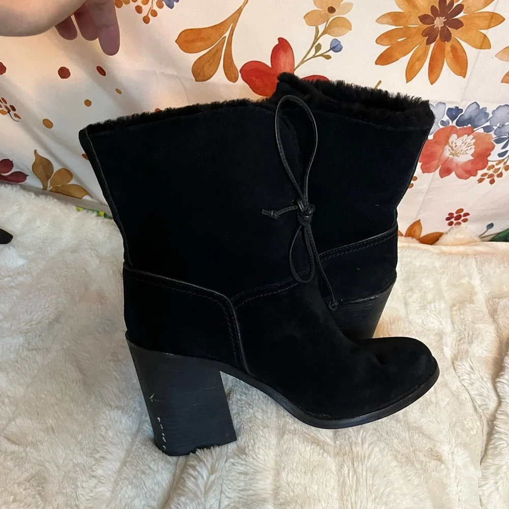 Ugg Jerene Womens 9.5M Genuine Black Shearling Lined Chunky Heel Winter Boots