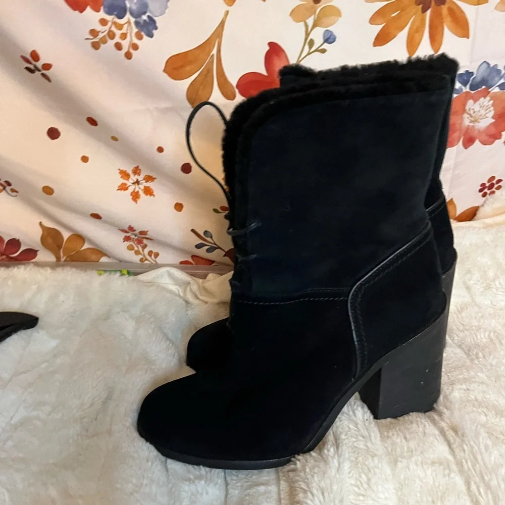 Ugg Jerene Womens 9.5M Genuine Black Shearling Lined Chunky Heel Winter Boots